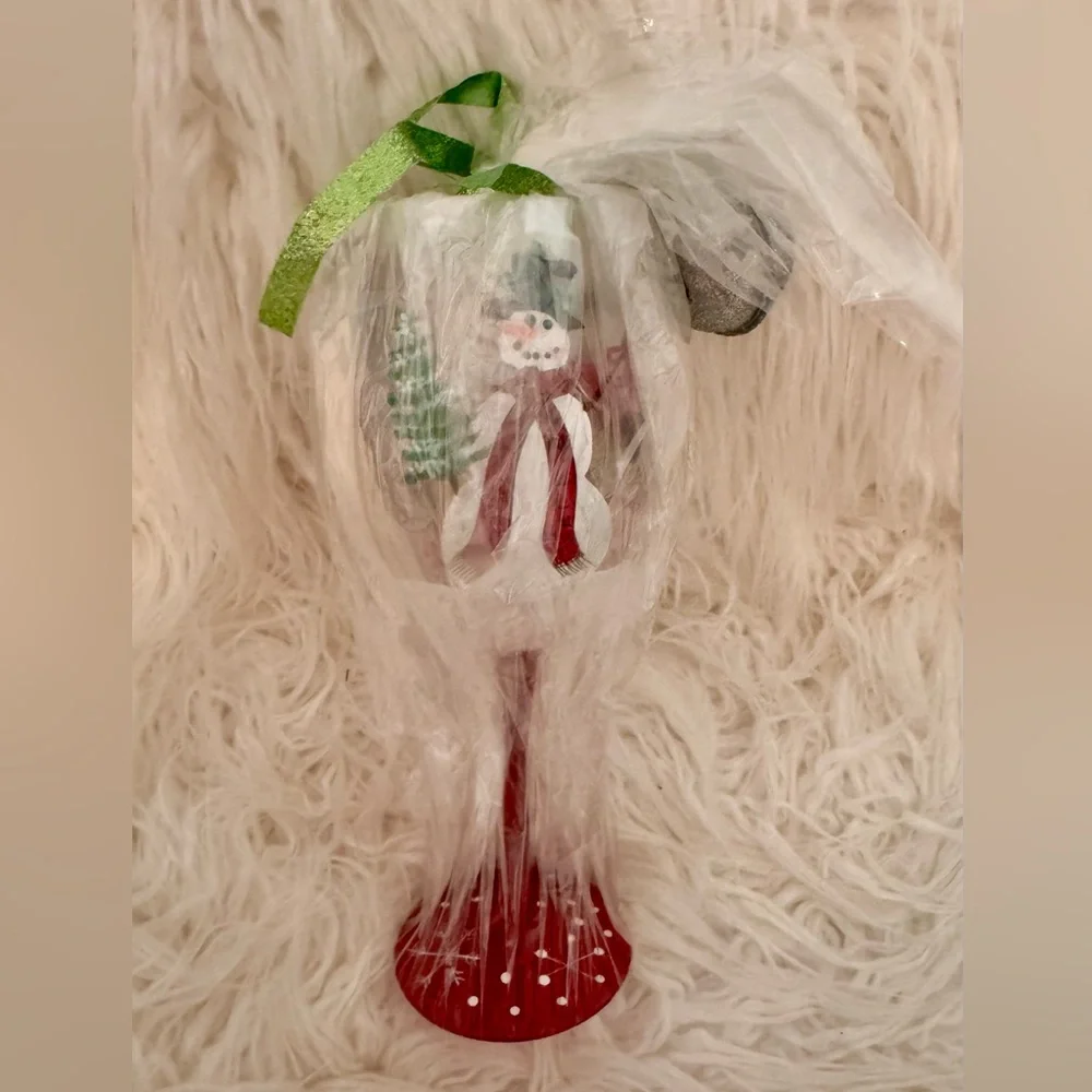🍓6/$15🍓 Gift Wrapped Christmas Snowman Wine Glass